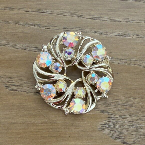 Vintage Aurora Borealis Rhinestone Circle Brooch Pin Gold-Tone Setting - Picture 1 of 10